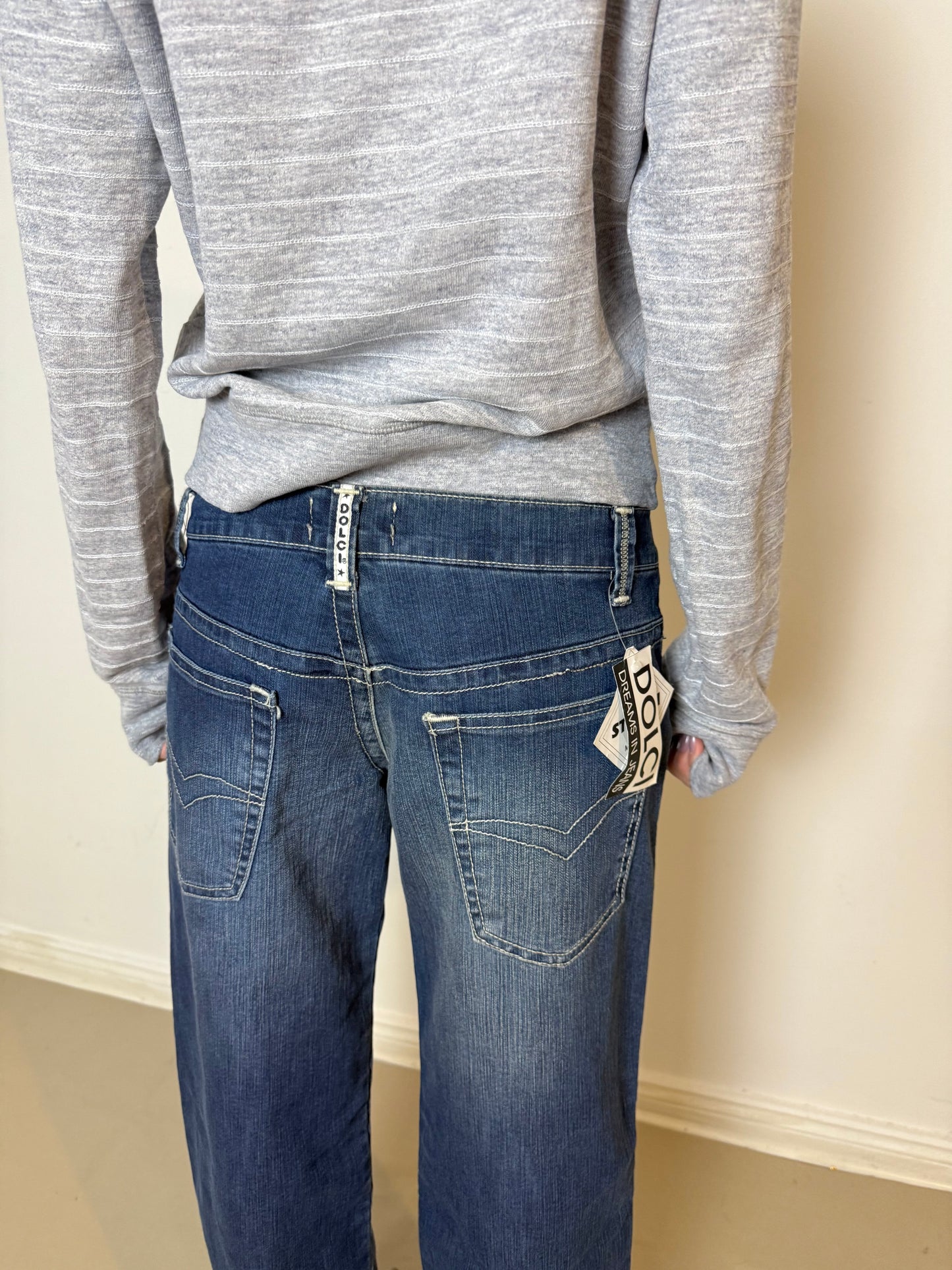 2000s low rise baggy jeans