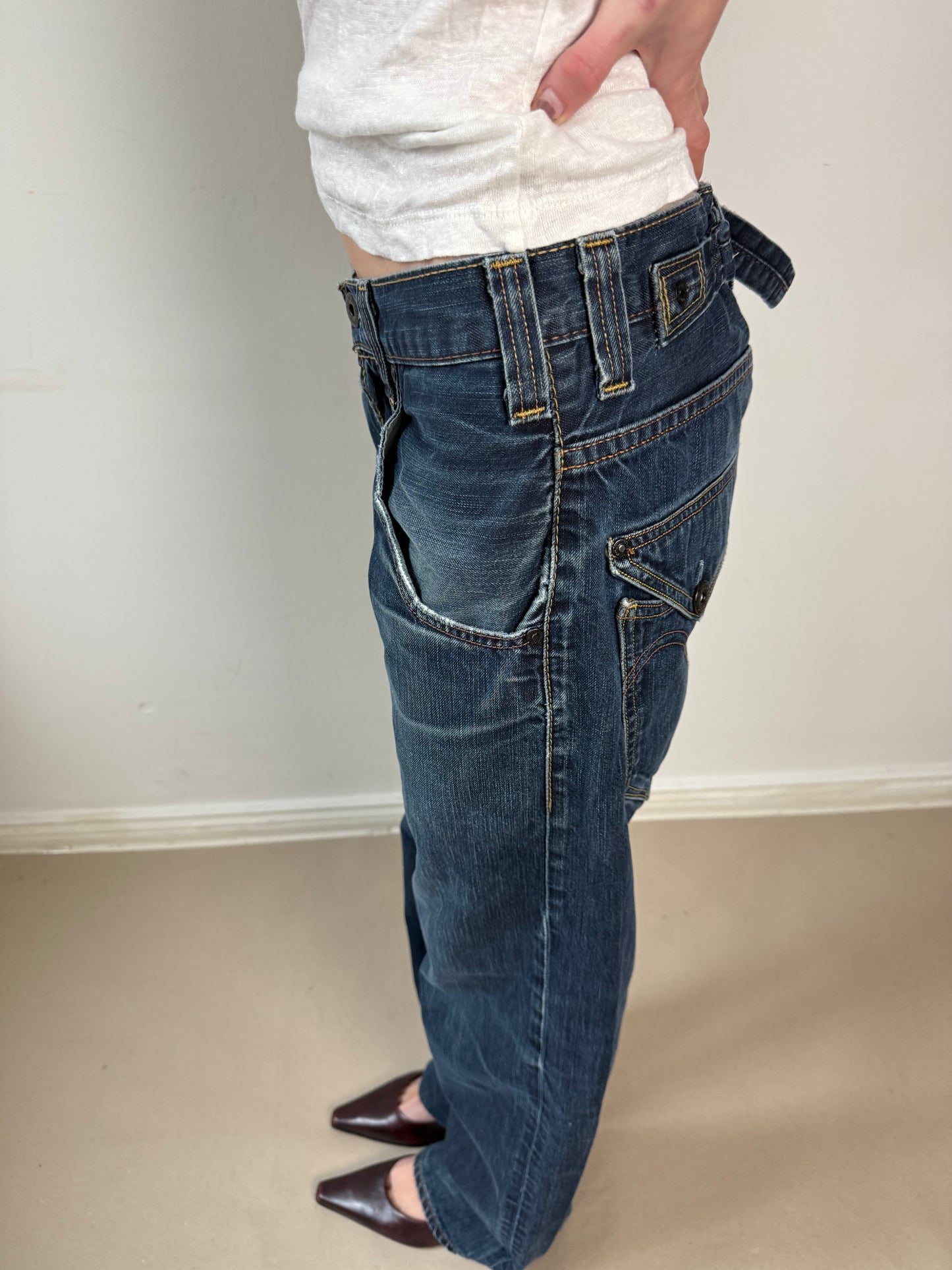 1990s Levi’s buckle antiform