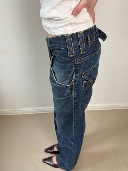 1990s Levi’s buckle antiform