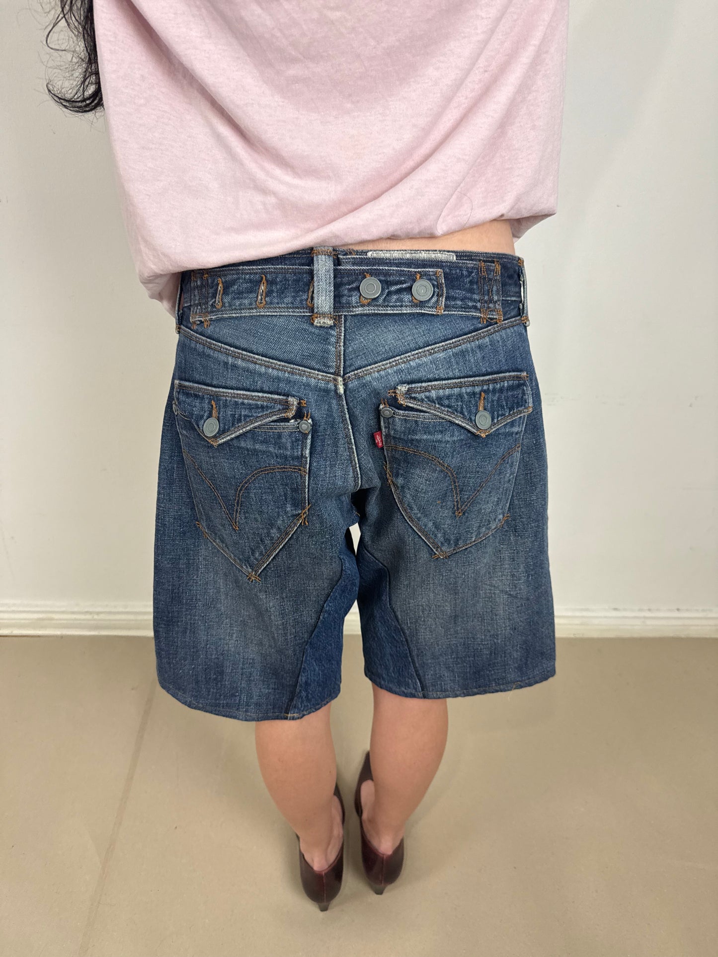 2000s Levi’s engineered button back shorts W29