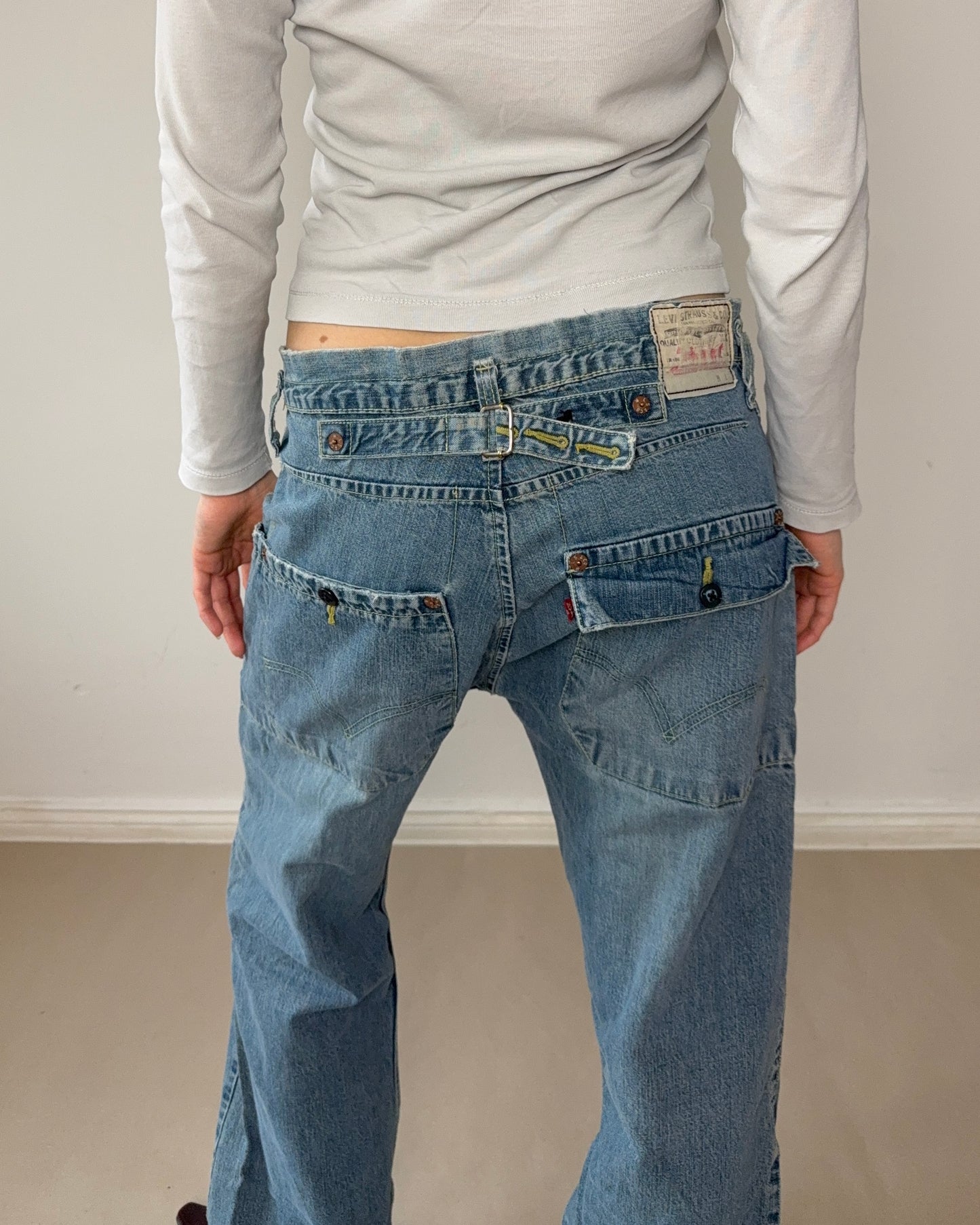 2000s Levis antiform jeans