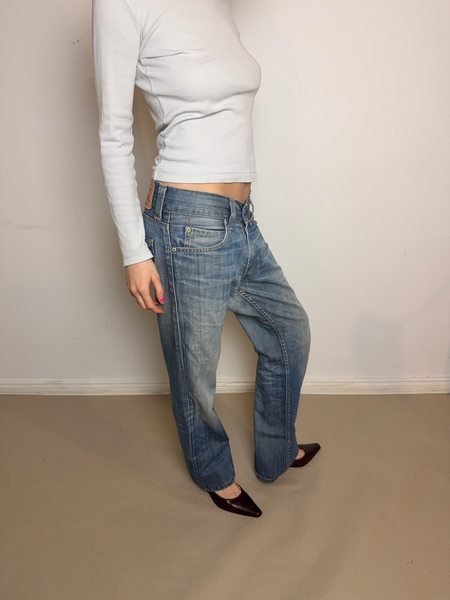 2000s Levi’s 506 ribbed W31