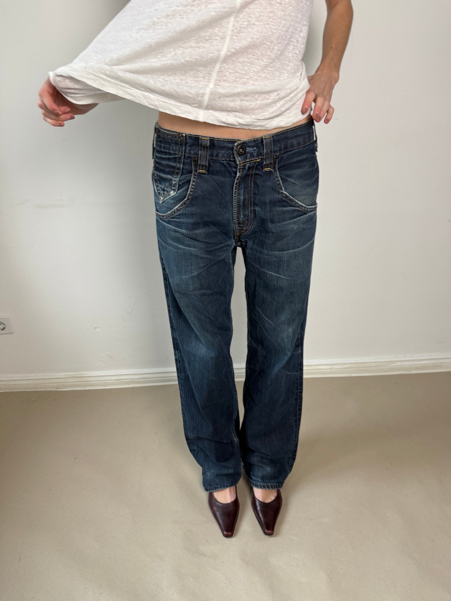 1990s Levi’s buckle antiform