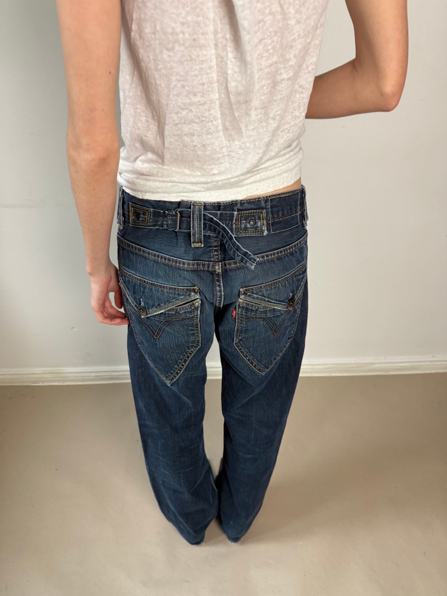 1990s Levi’s buckle antiform