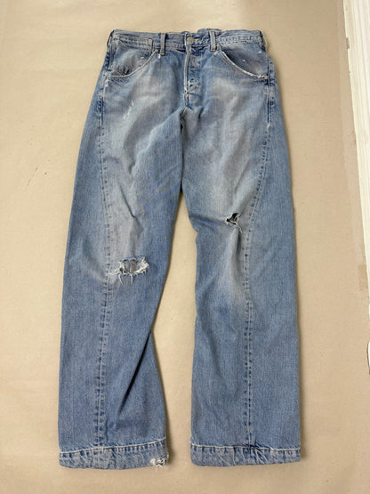 2000s Levi’s engineered buckle W34