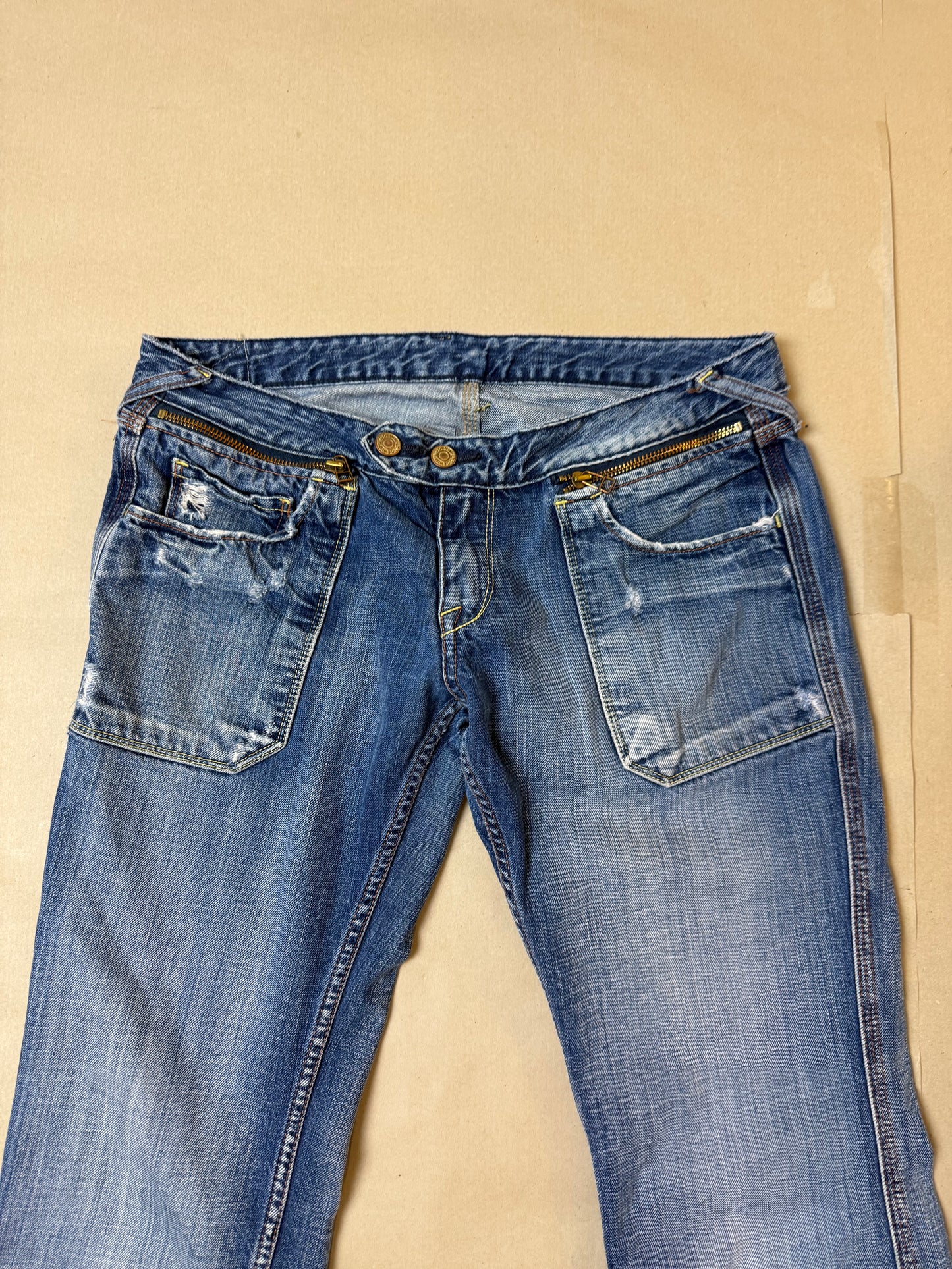 2000s low rise jeans