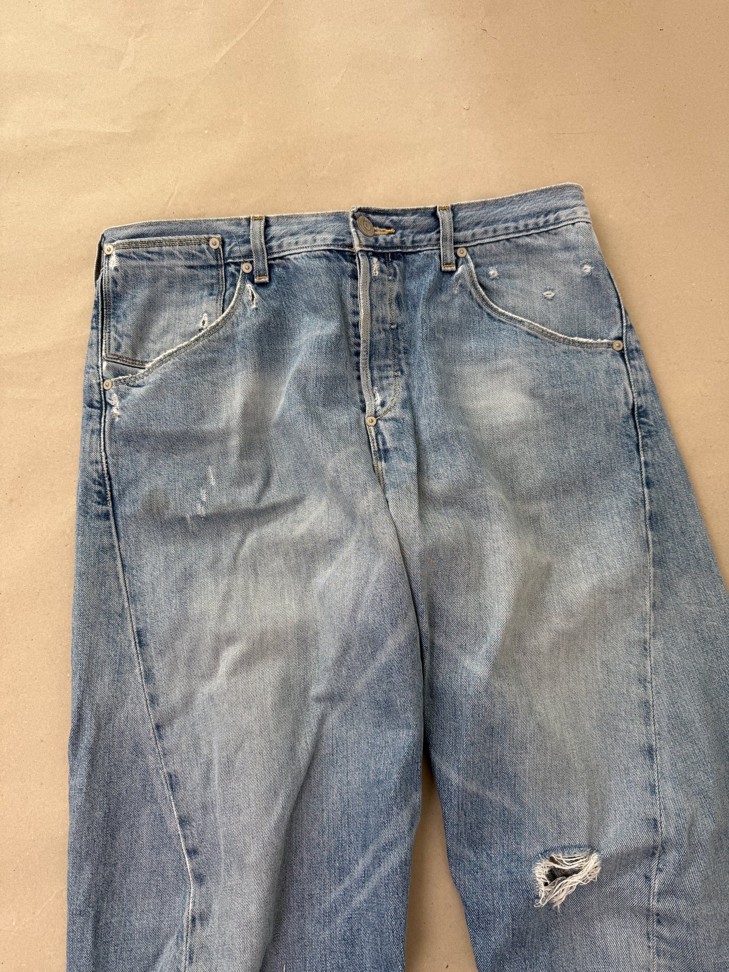 2000s distressed Levis engineered W36
