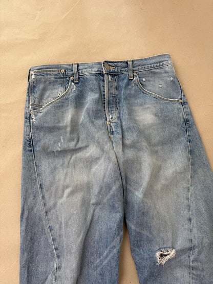 2000s distressed Levis engineered W36