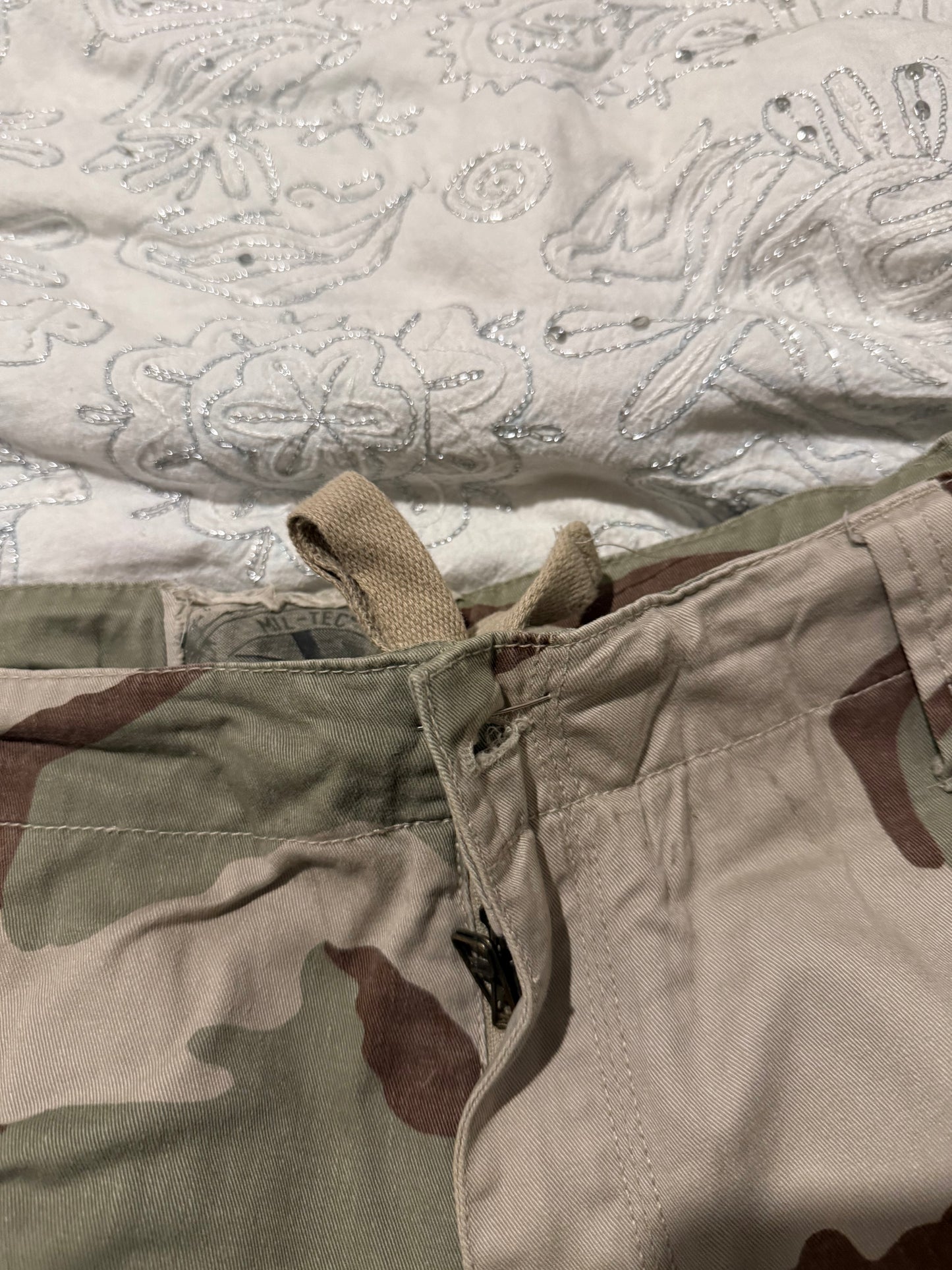 1990s military cargo shorts