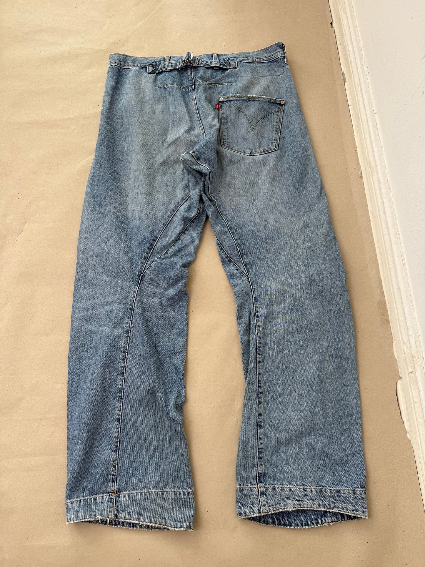 2000s distressed Levis engineered W36