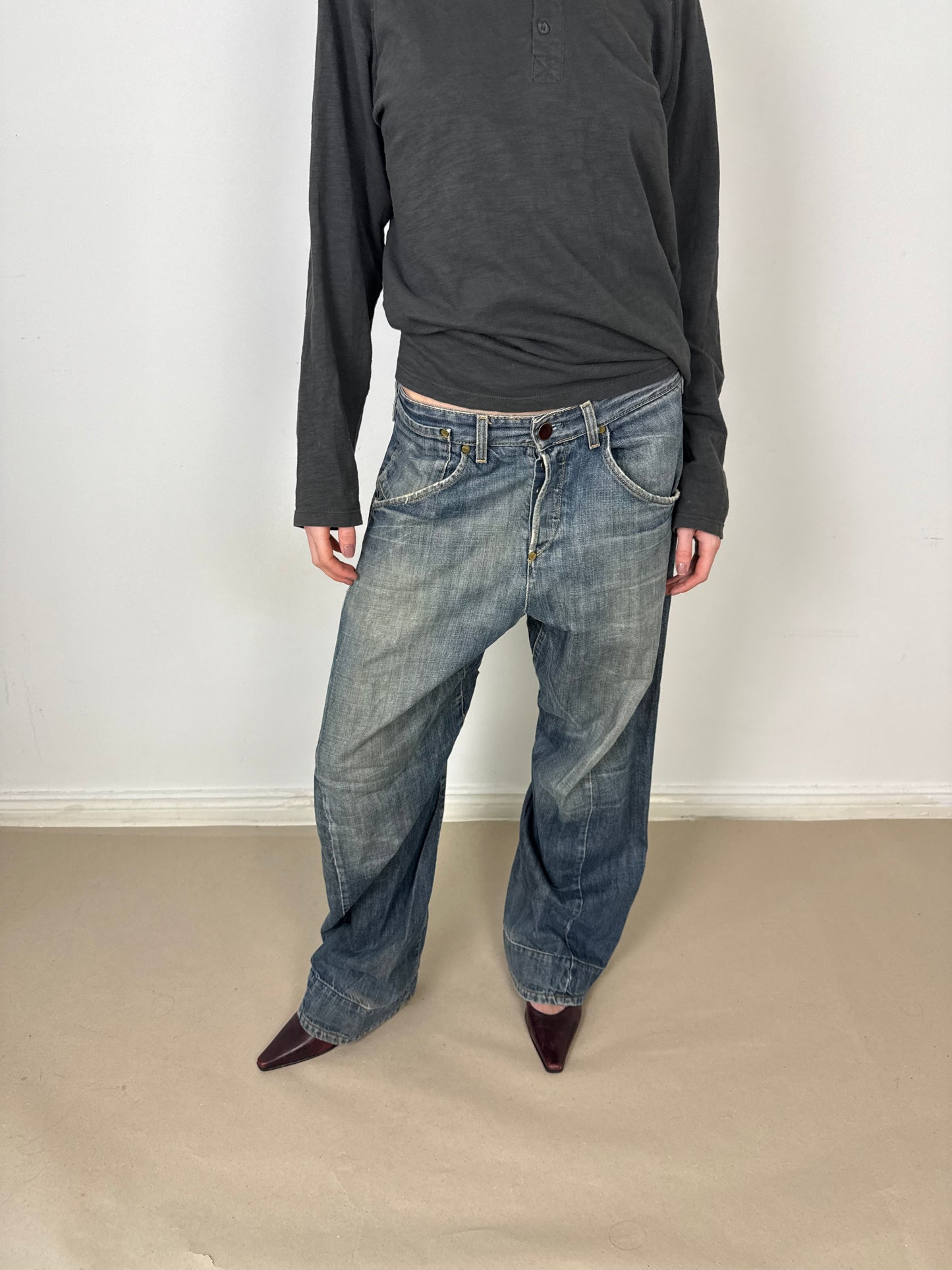 2000s Levi’s engineered buckle W30