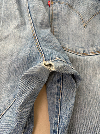 2000s distressed Levis engineered W36