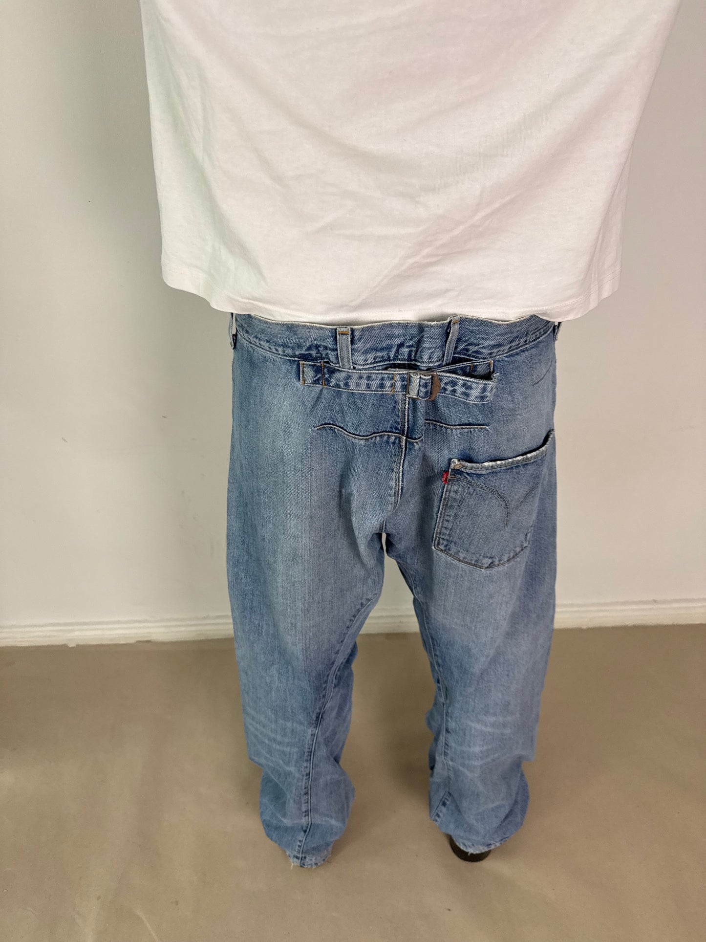 2000s distressed Levis engineered W36