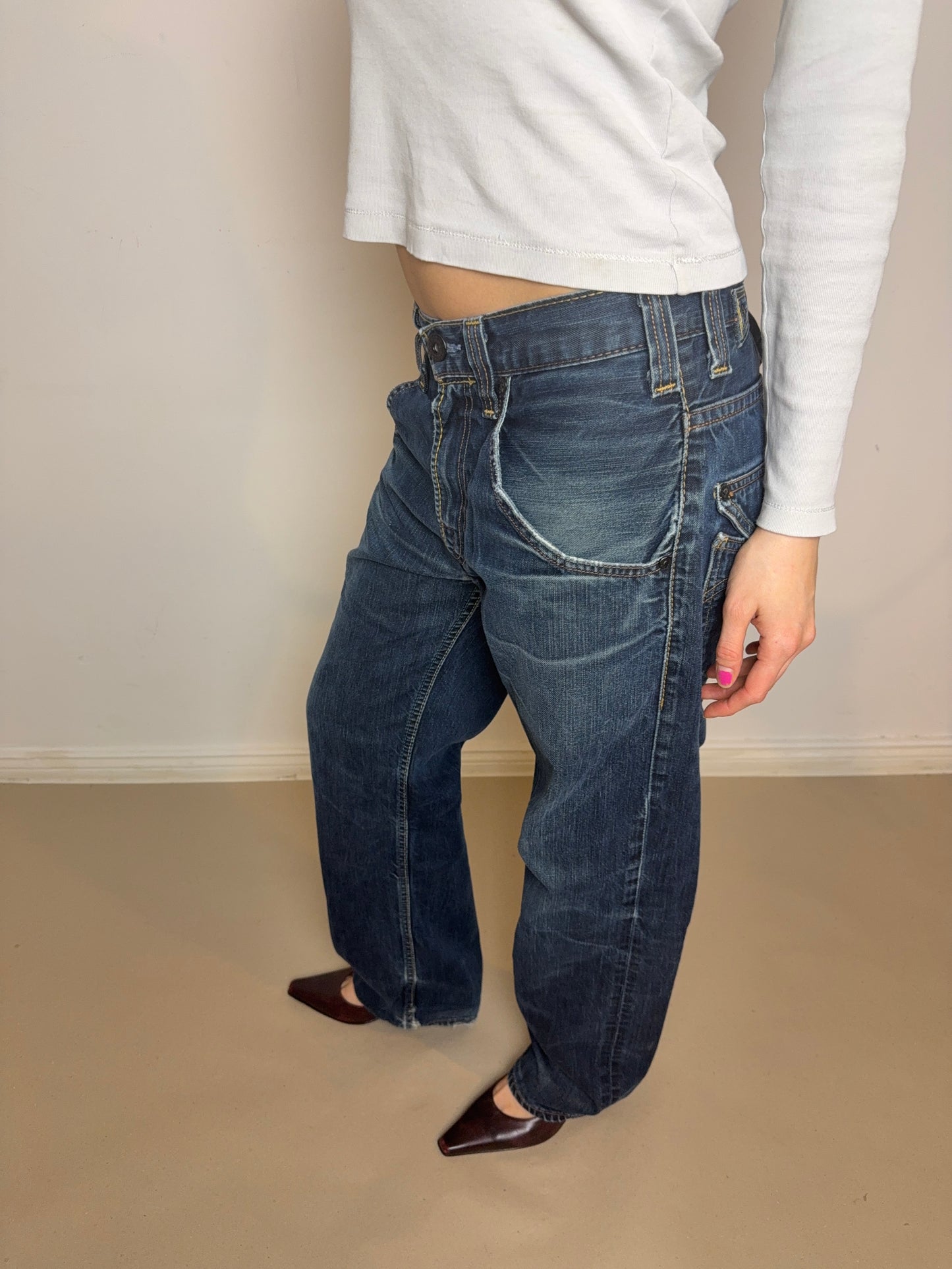 1990s Levi’s buckle antiform