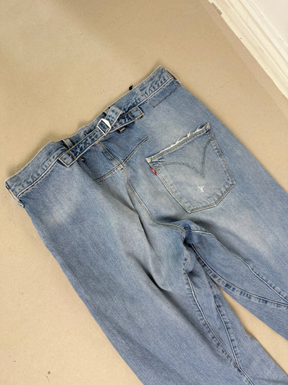 2000s Levi’s engineered buckle W34