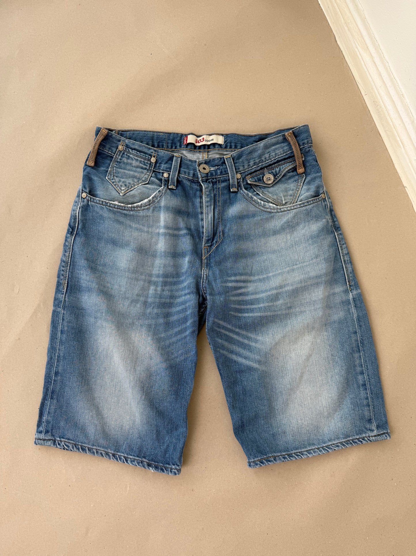 2000s Levi’s Antiform buckle jorts