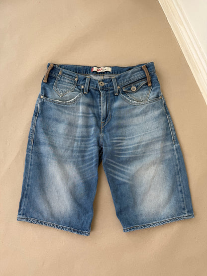 2000s Levi’s Antiform buckle jorts
