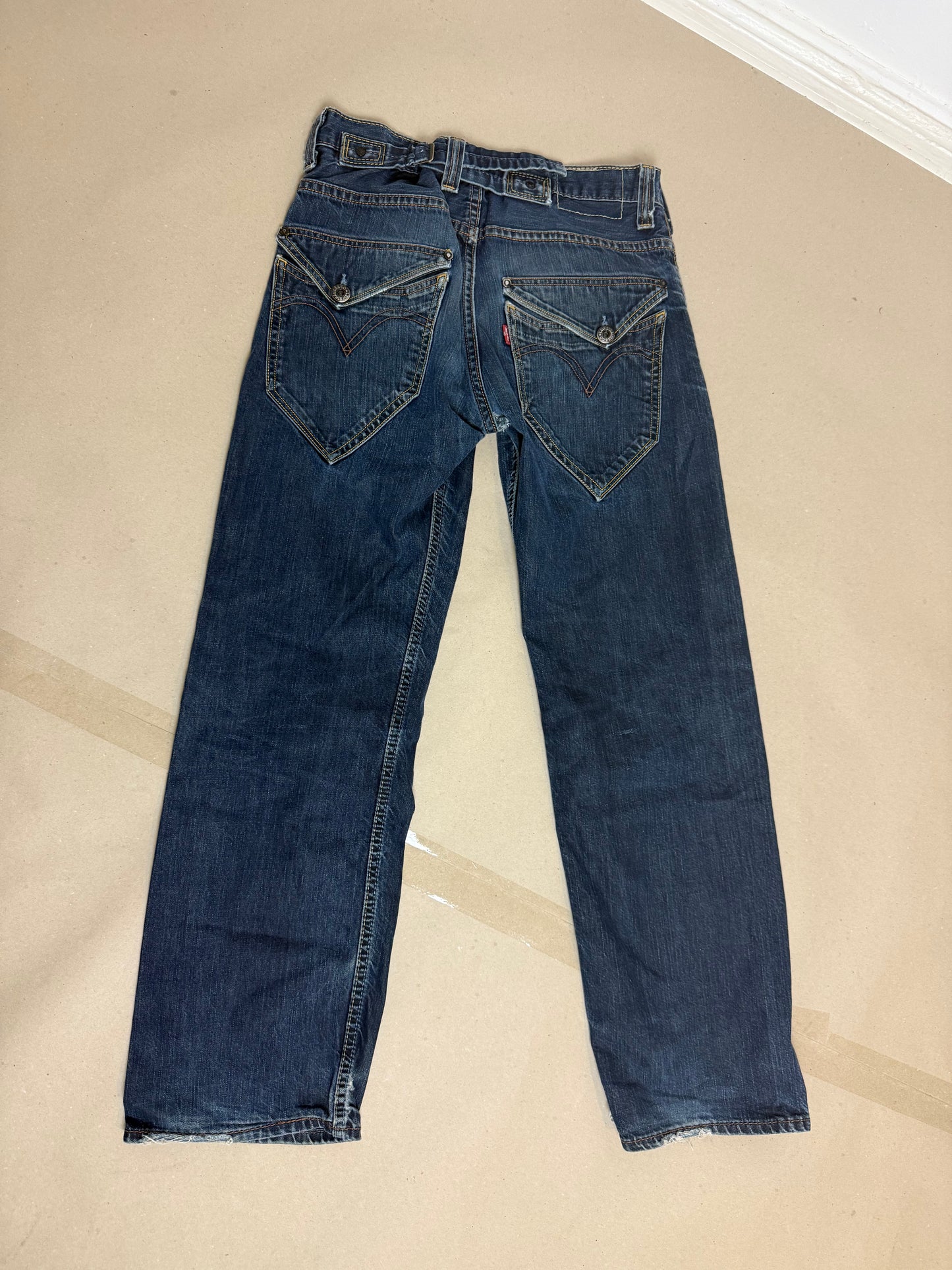 1990s Levi’s buckle antiform