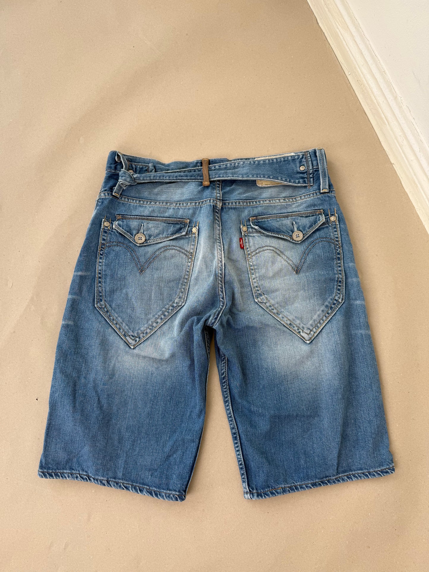 2000s Levi’s Antiform buckle jorts