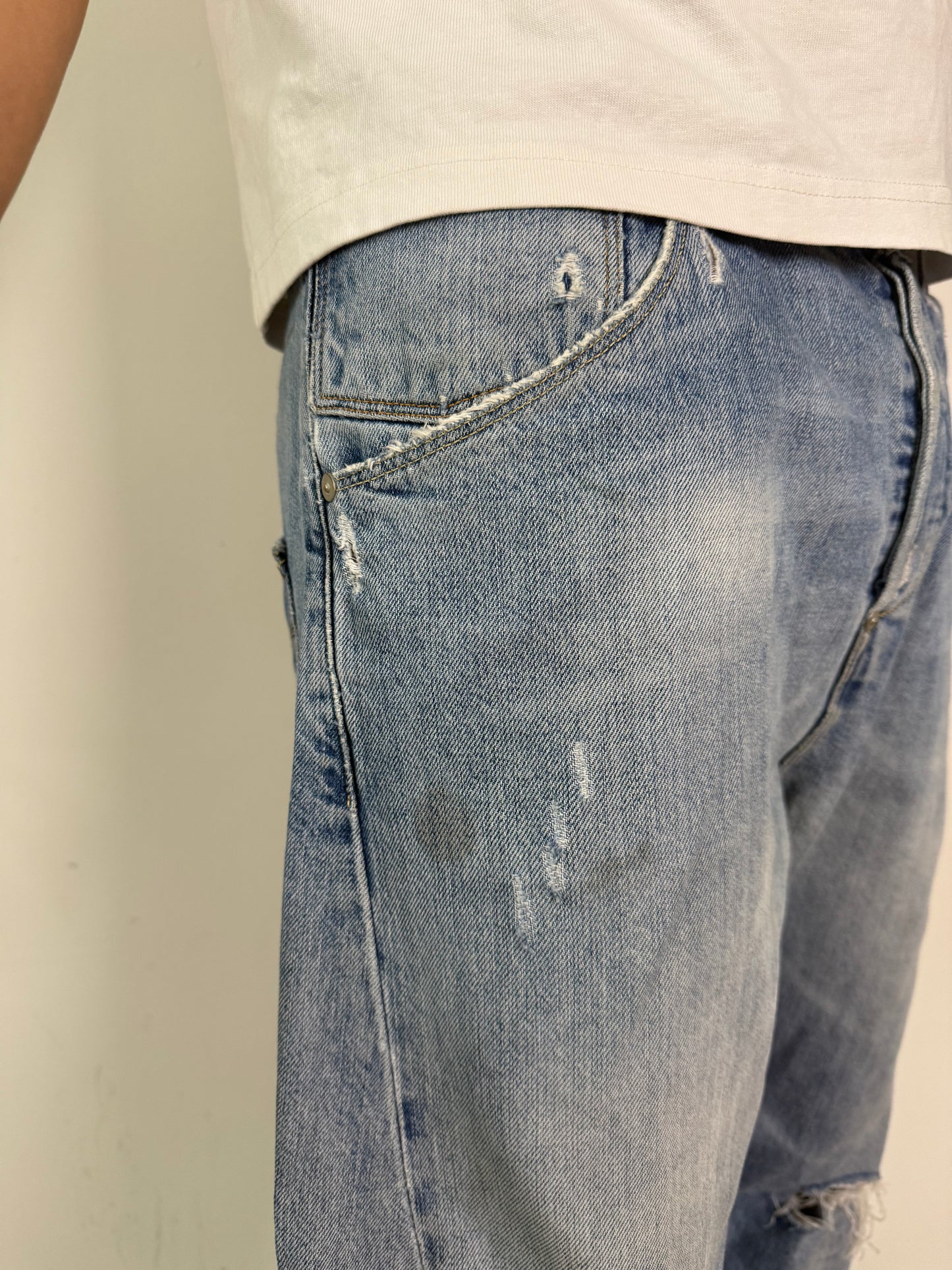 2000s distressed Levis engineered W36