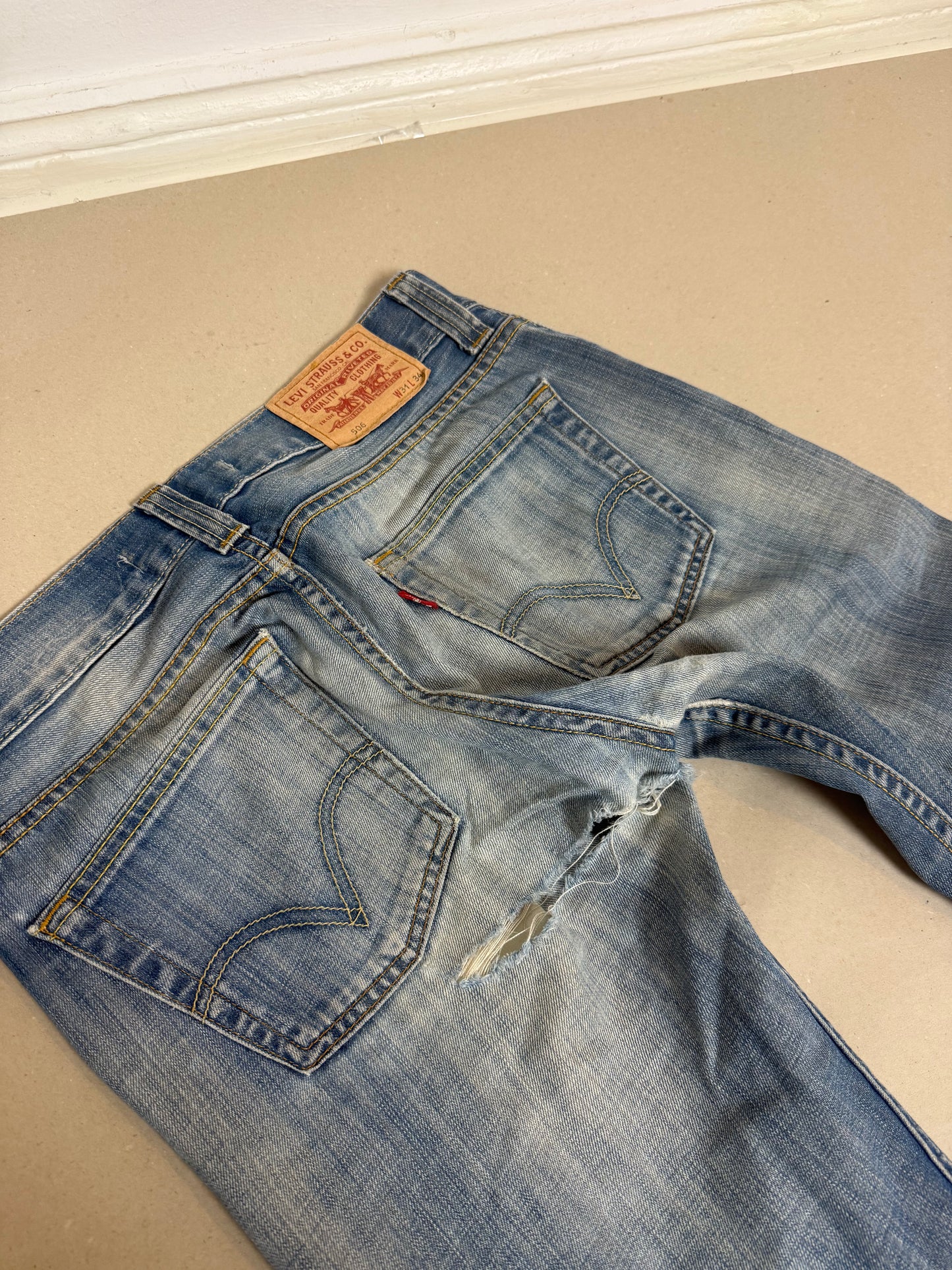 2000s Levi’s 506 ribbed W31