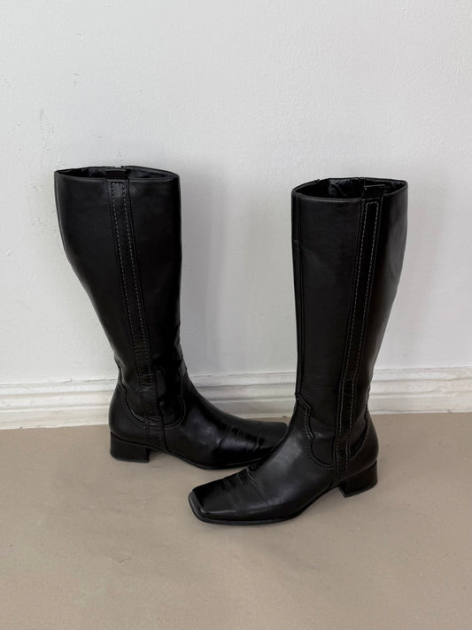 1990s square toe leather boots