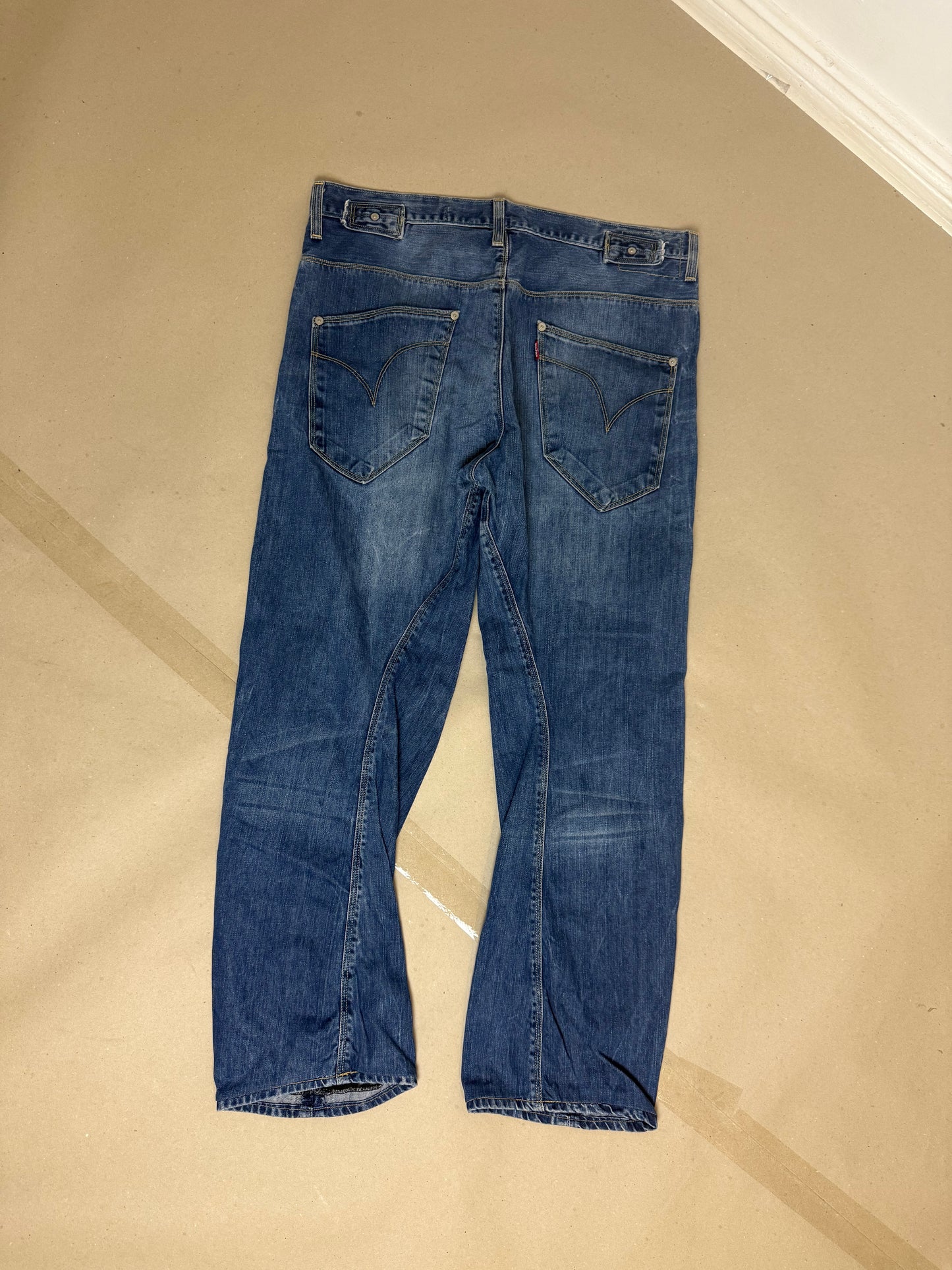 2000s Levi’s egnineered buckle W32