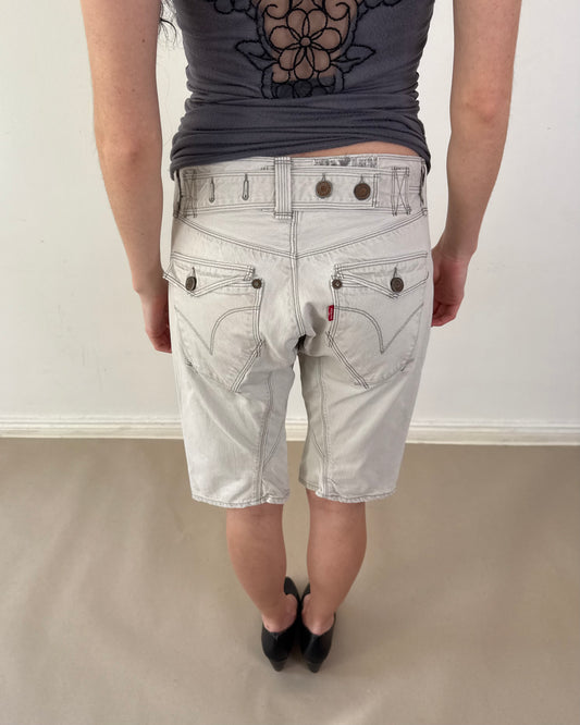 2000s Levi’s button back shorts