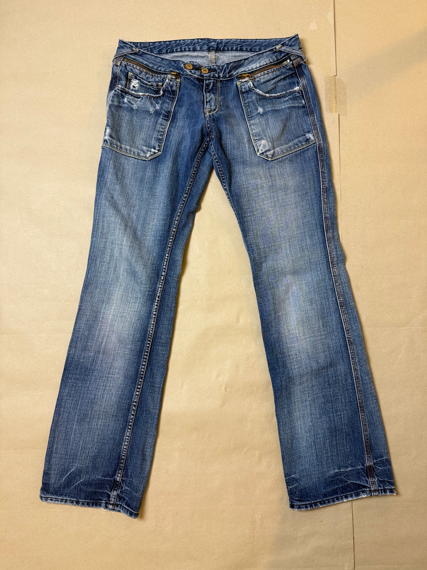 2000s low rise jeans