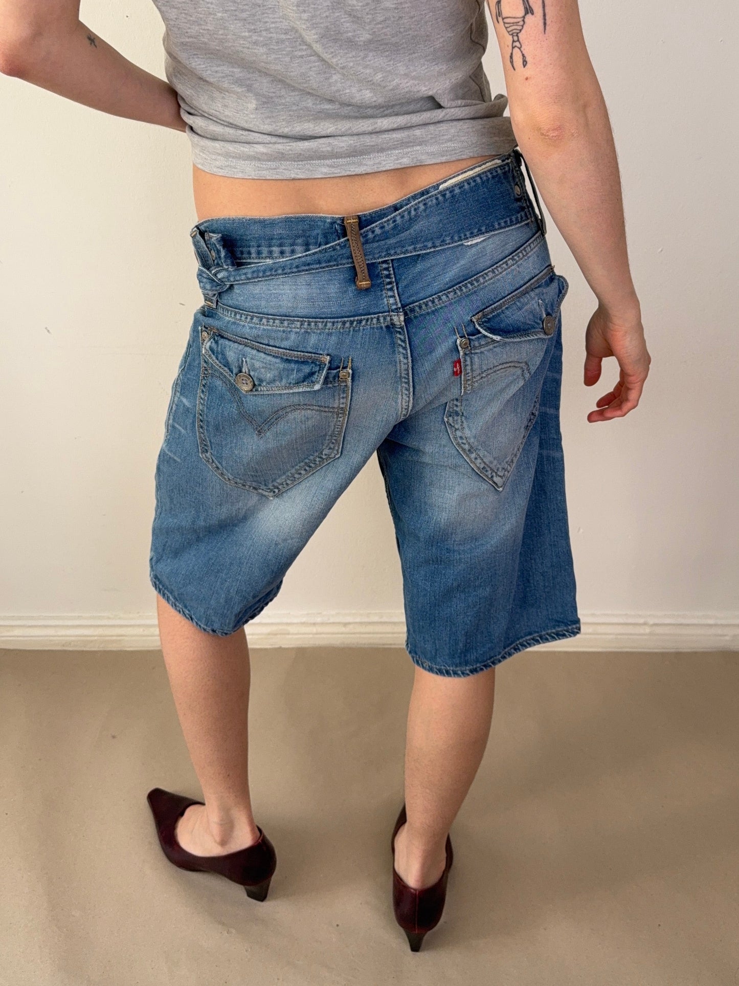 2000s Levi’s Antiform buckle jorts