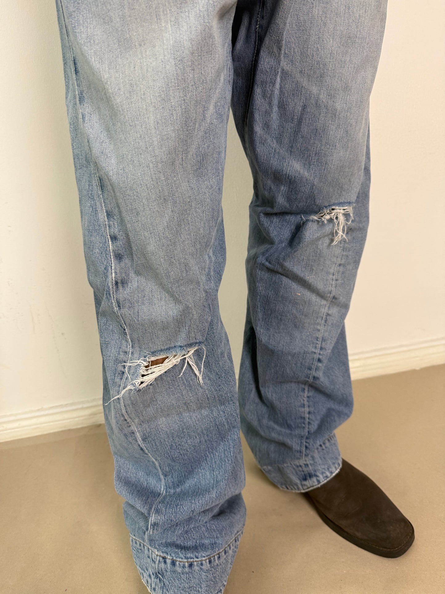 2000s distressed Levis engineered W36
