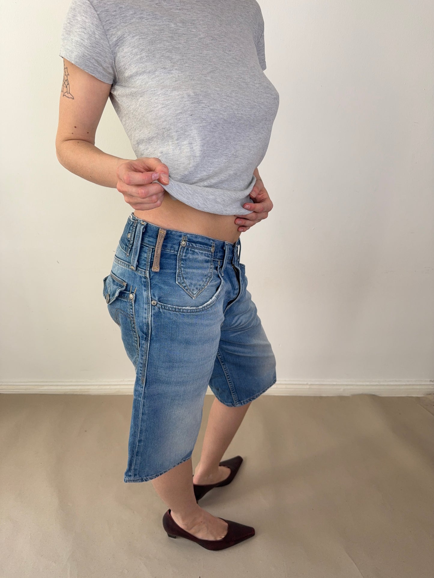 2000s Levi’s Antiform buckle jorts