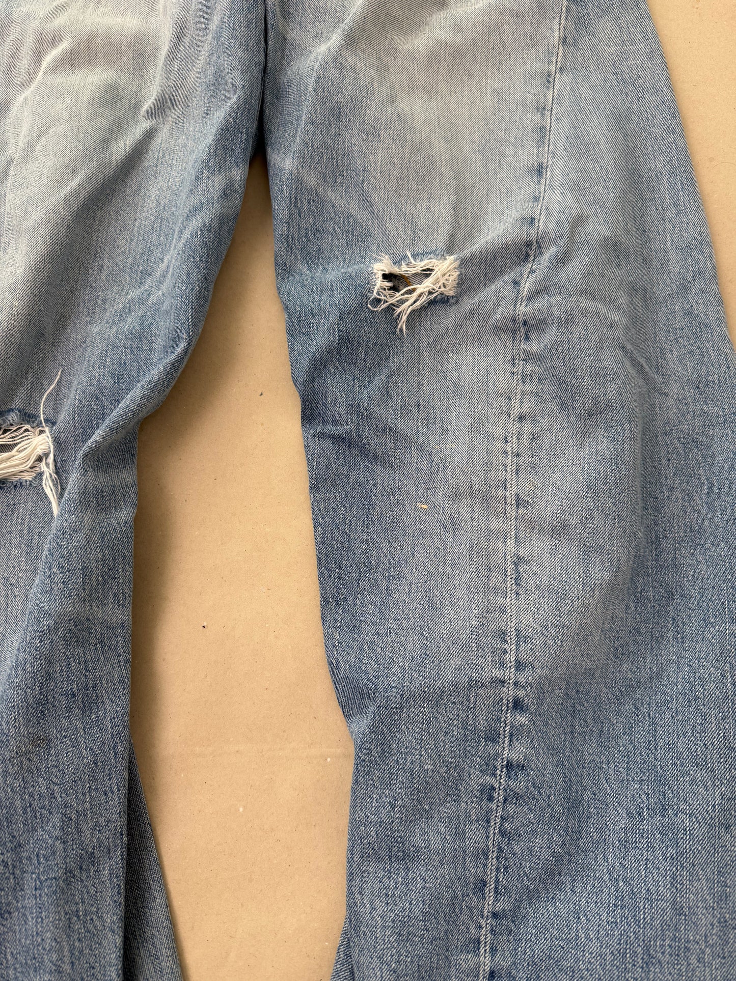 2000s distressed Levis engineered W36