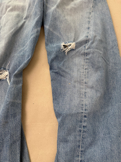 2000s distressed Levis engineered W36