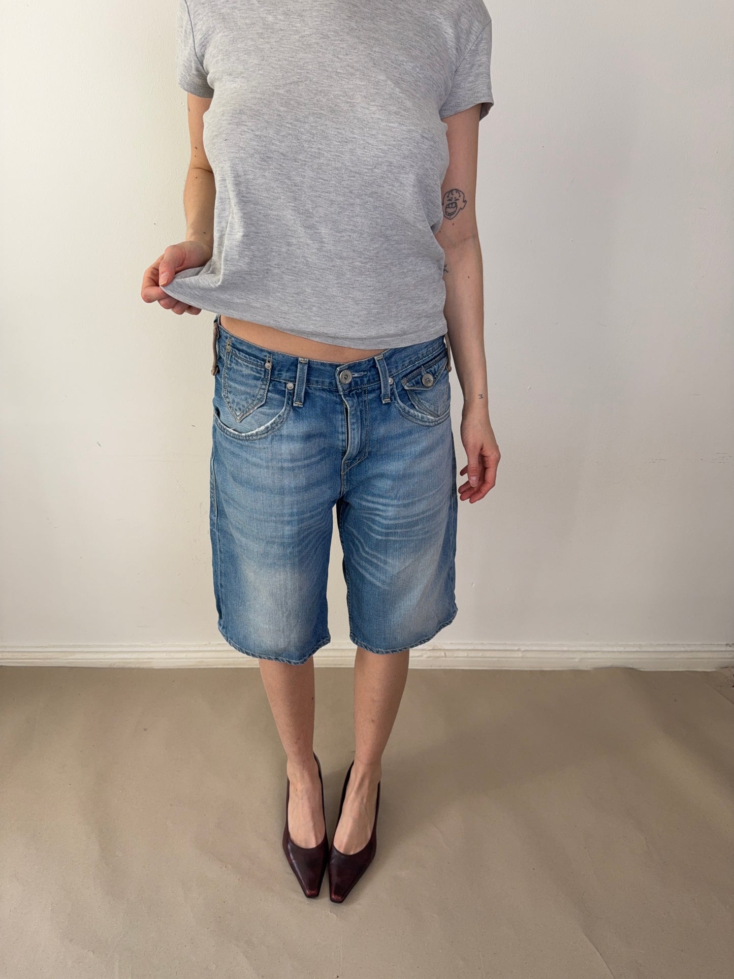 2000s Levi’s Antiform buckle jorts