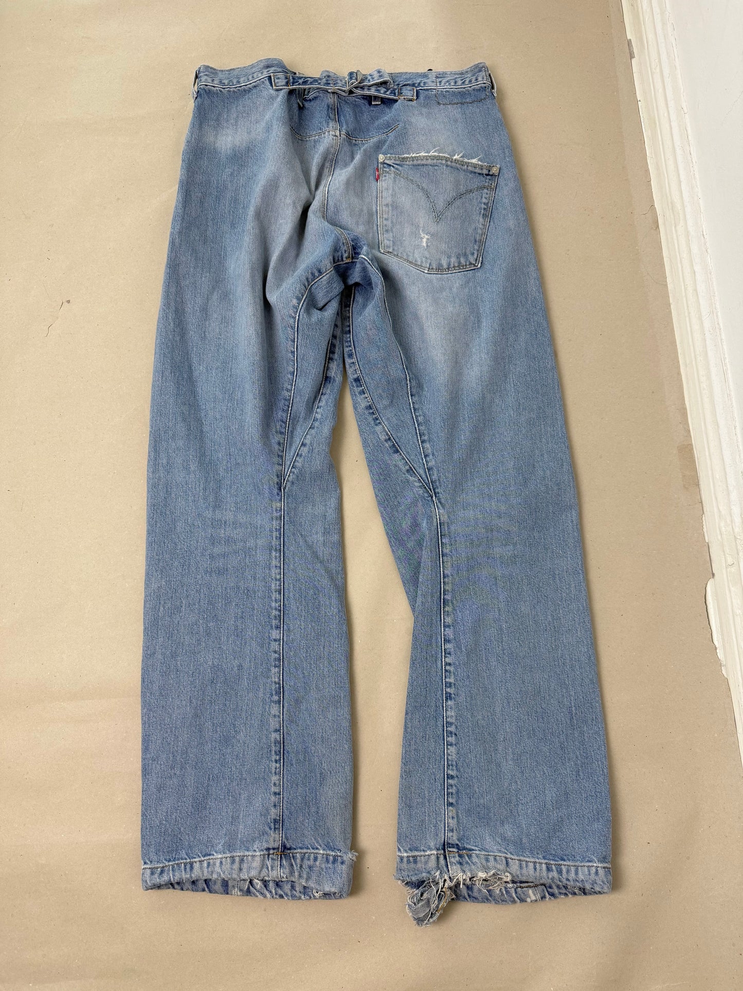 2000s Levi’s engineered buckle W34