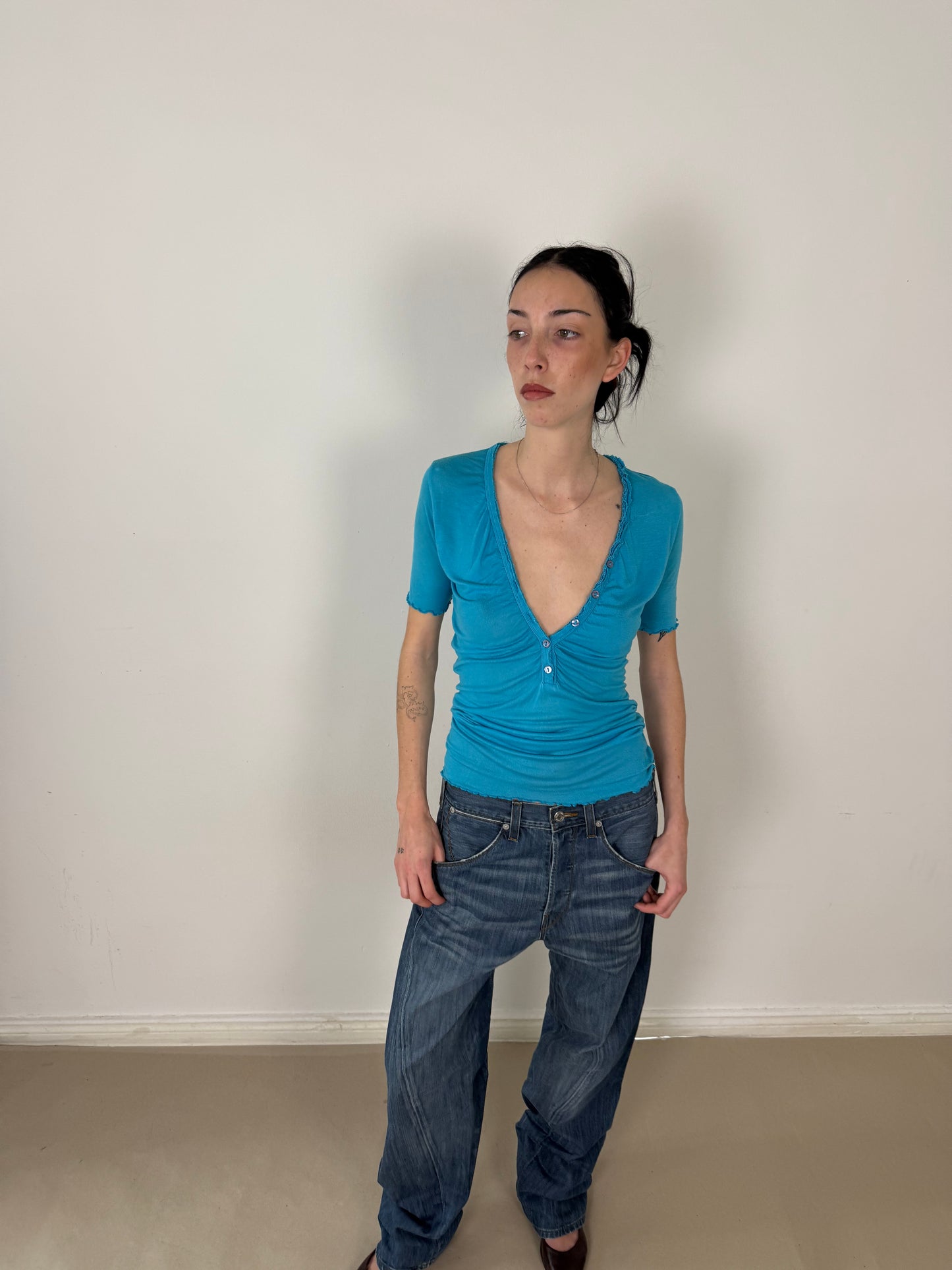 2000s turquoise vneck top