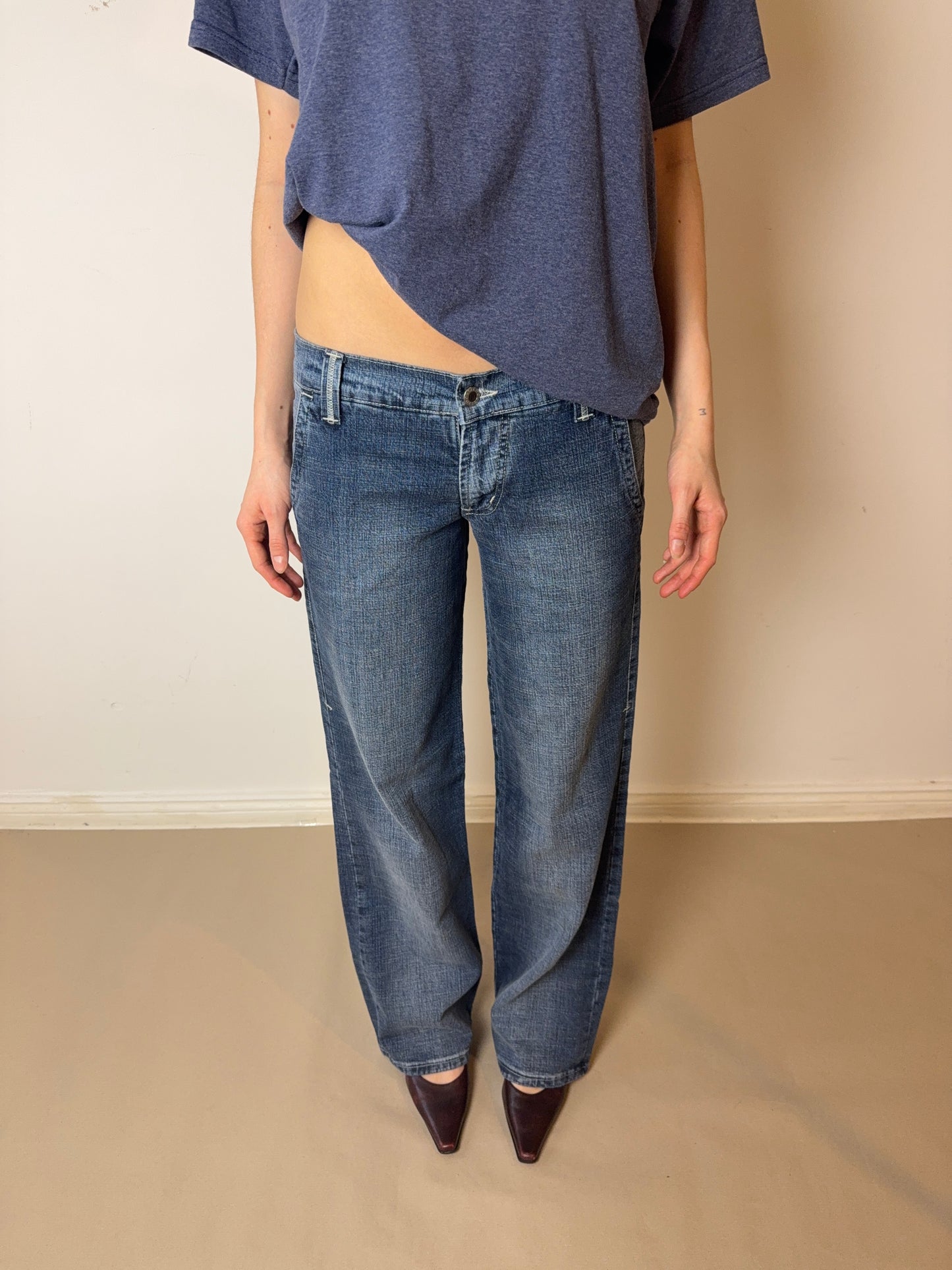 2000s ultra low waist jeans