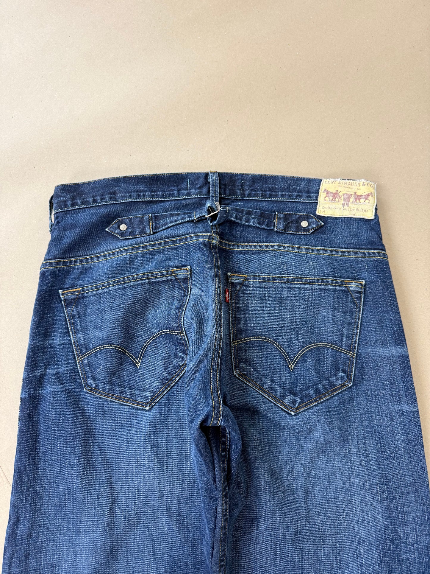 2000s Levi’s 503 buckle W