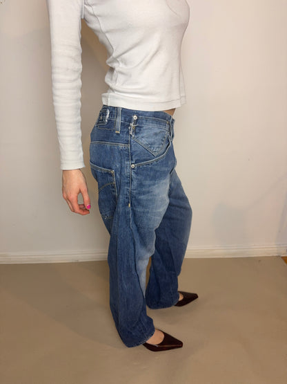 2000s Levi’s egnineered buckle W32