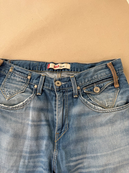 2000s Levi’s Antiform buckle jorts