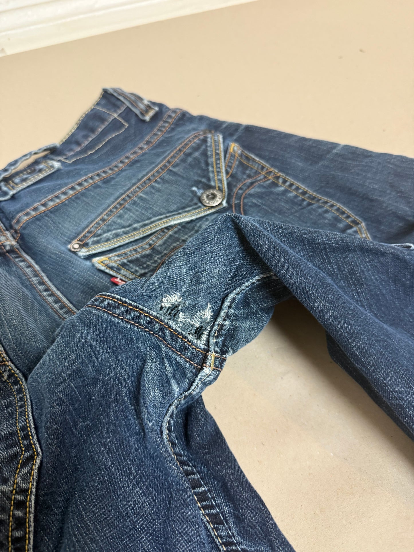 1990s Levi’s buckle antiform