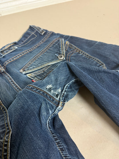 1990s Levi’s buckle antiform