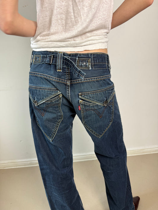 1990s Levi’s buckle antiform