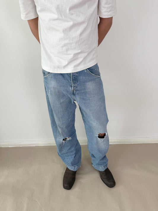 2000s Levi’s engineered buckle W34