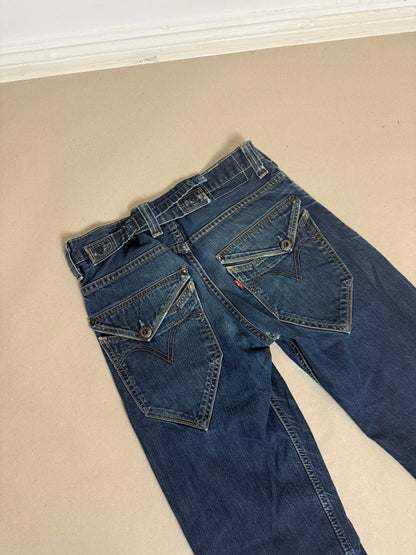 1990s Levi’s buckle antiform