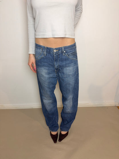 2000s Levi’s egnineered buckle W32