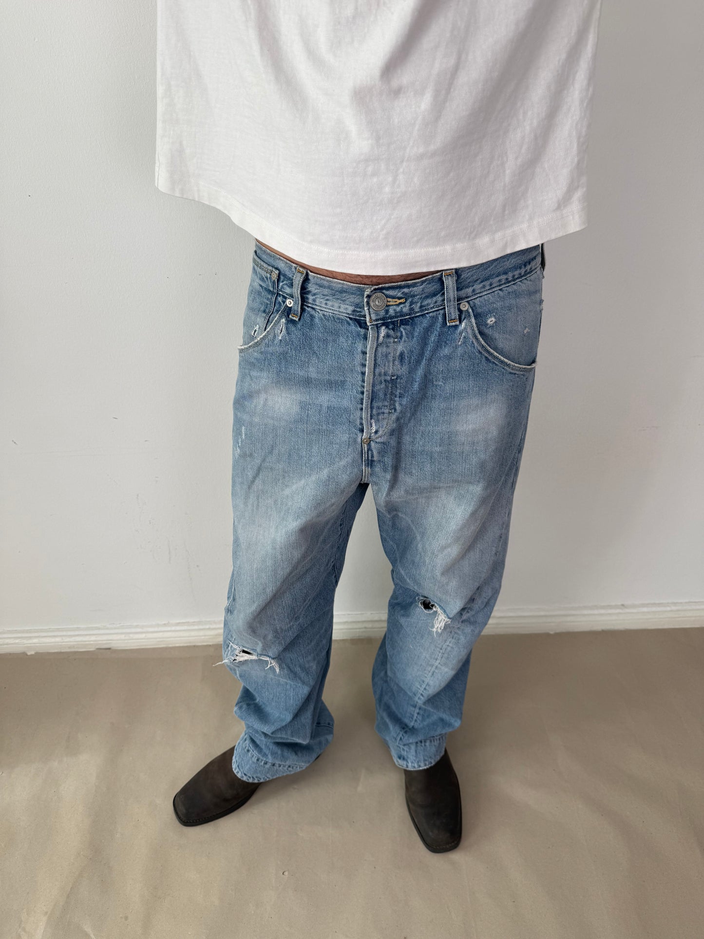 2000s distressed Levis engineered W36