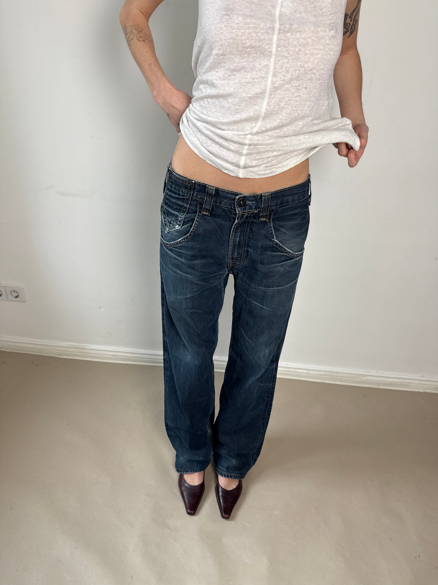 1990s Levi’s buckle antiform