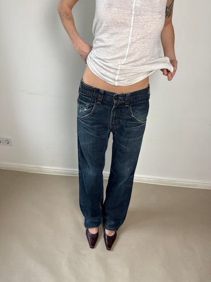 1990s Levi’s buckle antiform